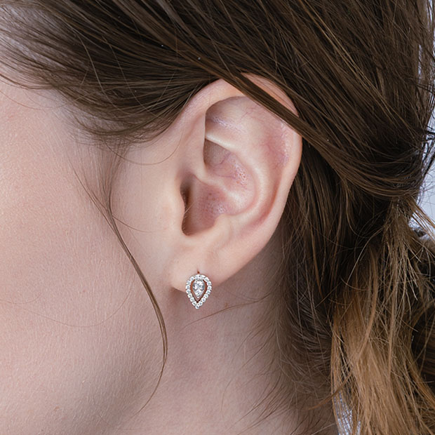 BRILLIANCE DROP PIERCED EARRINGS(1XP0428)Pt950 ピアス｜スター