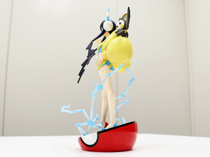 カミツレ＆エモンガの超美麗フィギュアが登場！ ポケモンセンター
