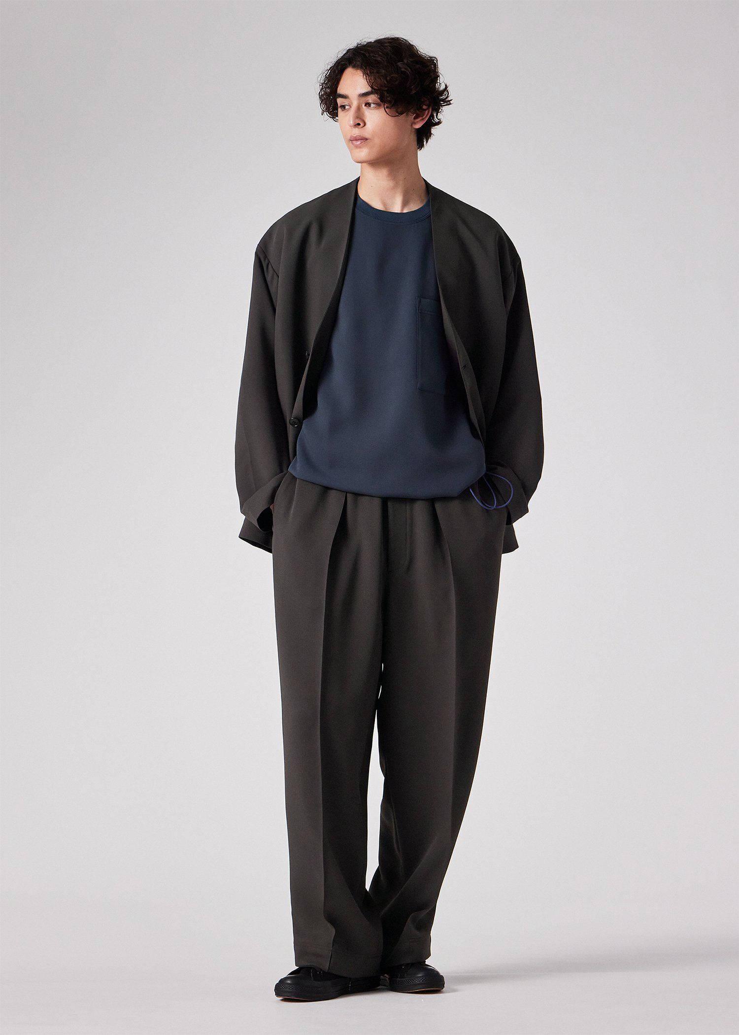 ライトドライテクスチャー ノーカラー ジャケット（ダークグレー