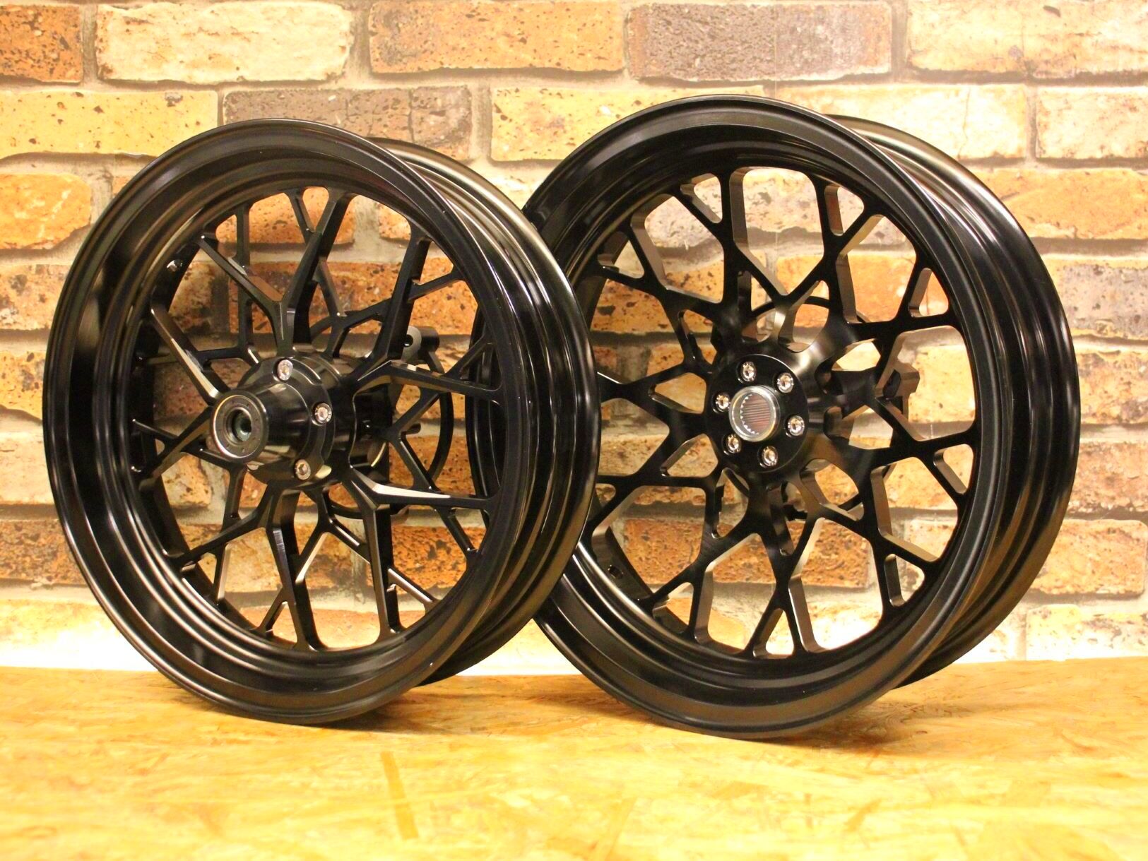 MOS鍛造ホイール GR-15 前後セット ブラック [シグナスグリファス・3型