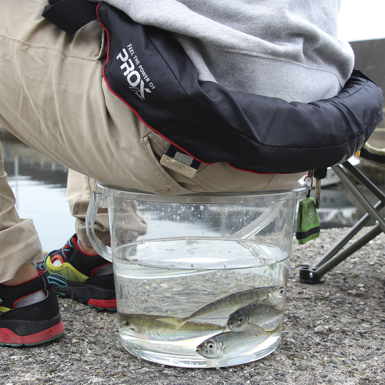 座れる超スケスケバケツ | 釣りをもっとお手軽に… -【公式】株式会社