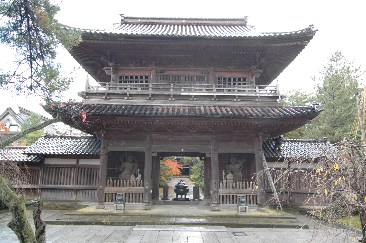 天徳院山門・白山比咩神社本殿 | 石川県