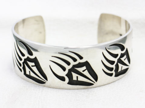 ベアパウ｜ホピ族 柄 意味について | インディアンジュエリー専門店