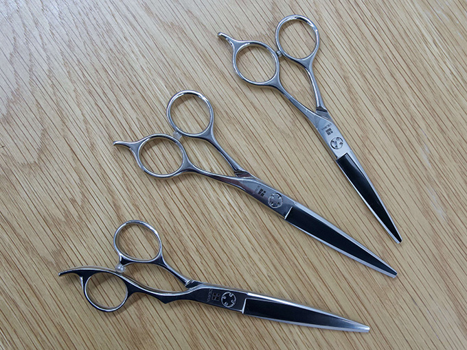 セニングシザーNBAAナルト同様斜度付✨プロ用ハサミ✨理美容師