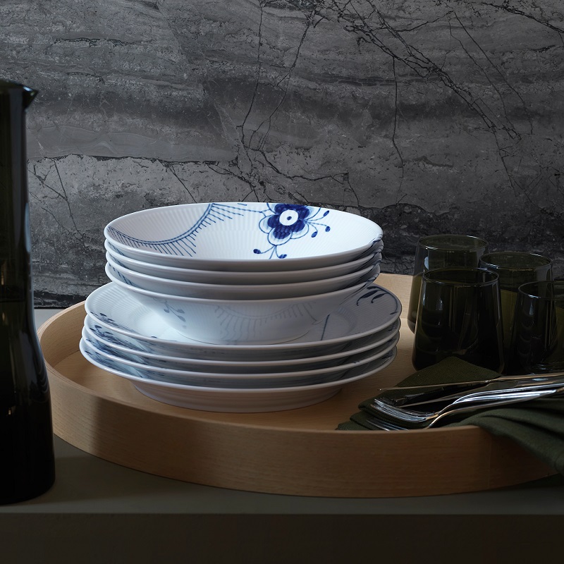 ブルーフルーテッド メガ ディーププレート 24cm|ロイヤル