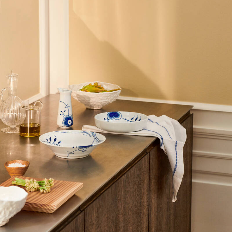 ブルーフルーテッド メガ ディーププレート 20.5cm|ロイヤル