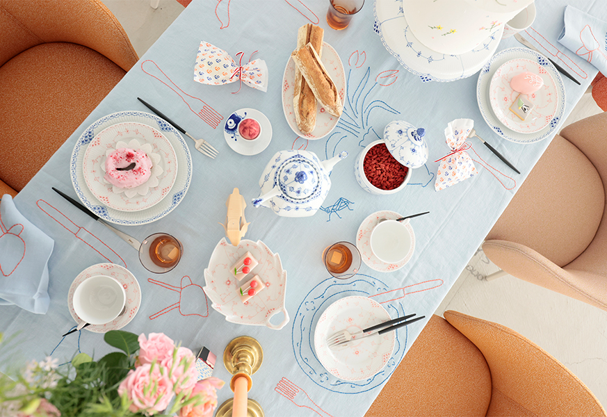 ポップな色使いに心踊る! ヴィトラの新作チェアイベントに ロイヤル