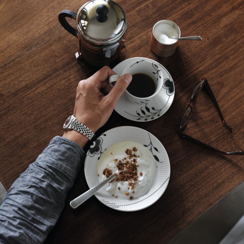 ブラックフルーテッド メガ ディーププレート 17cm|ロイヤル