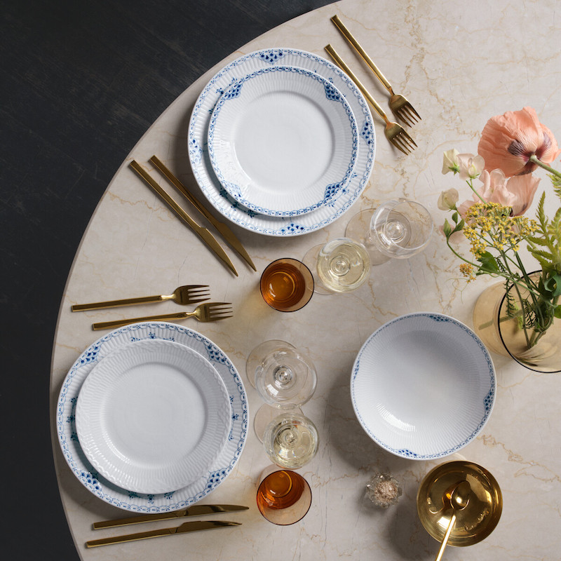 ホワイトフルーテッド ハーフレース プレート 22cm|ロイヤル