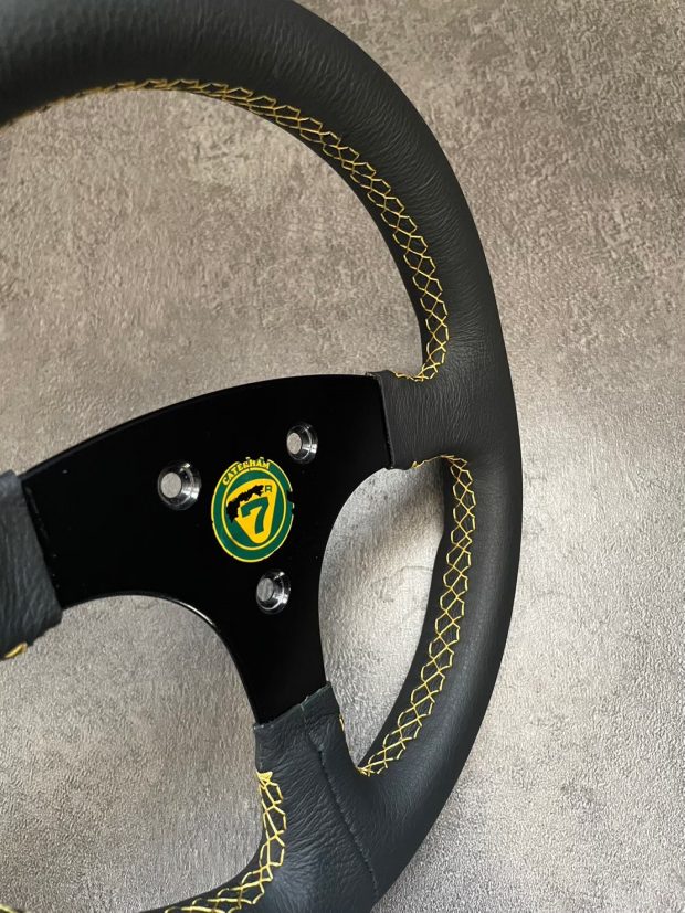 ケータハム スーパーセブン 純正ステアリングの本革張り替え | 本革