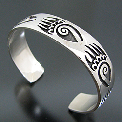 ホピ族 Mitchell Sockyma/ミッチェル・ソッキーマ ベアパウモチーフ