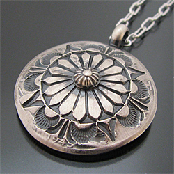 NAVAJO/ナバホ族 Gary Reeves 50￠コイン スタンプワーク ネックレス