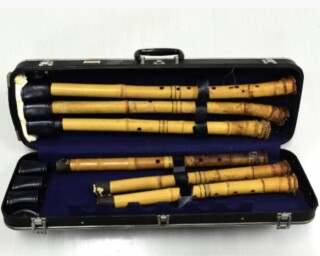 真山銘 都山流 『尺八 金三線 金歌口』 買取価格相場｜骨董品買取 緑和堂