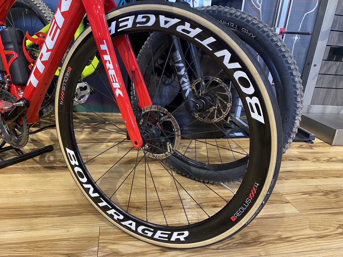 オールラウンド最高級カーボンホイール「アイオロスXXX4」｜ニュース