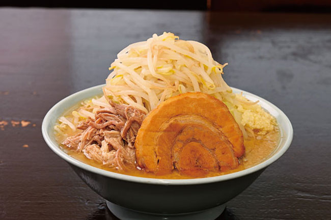 麺51（めんこい）」濃厚豚骨スープに極太麺がマッチする二郎