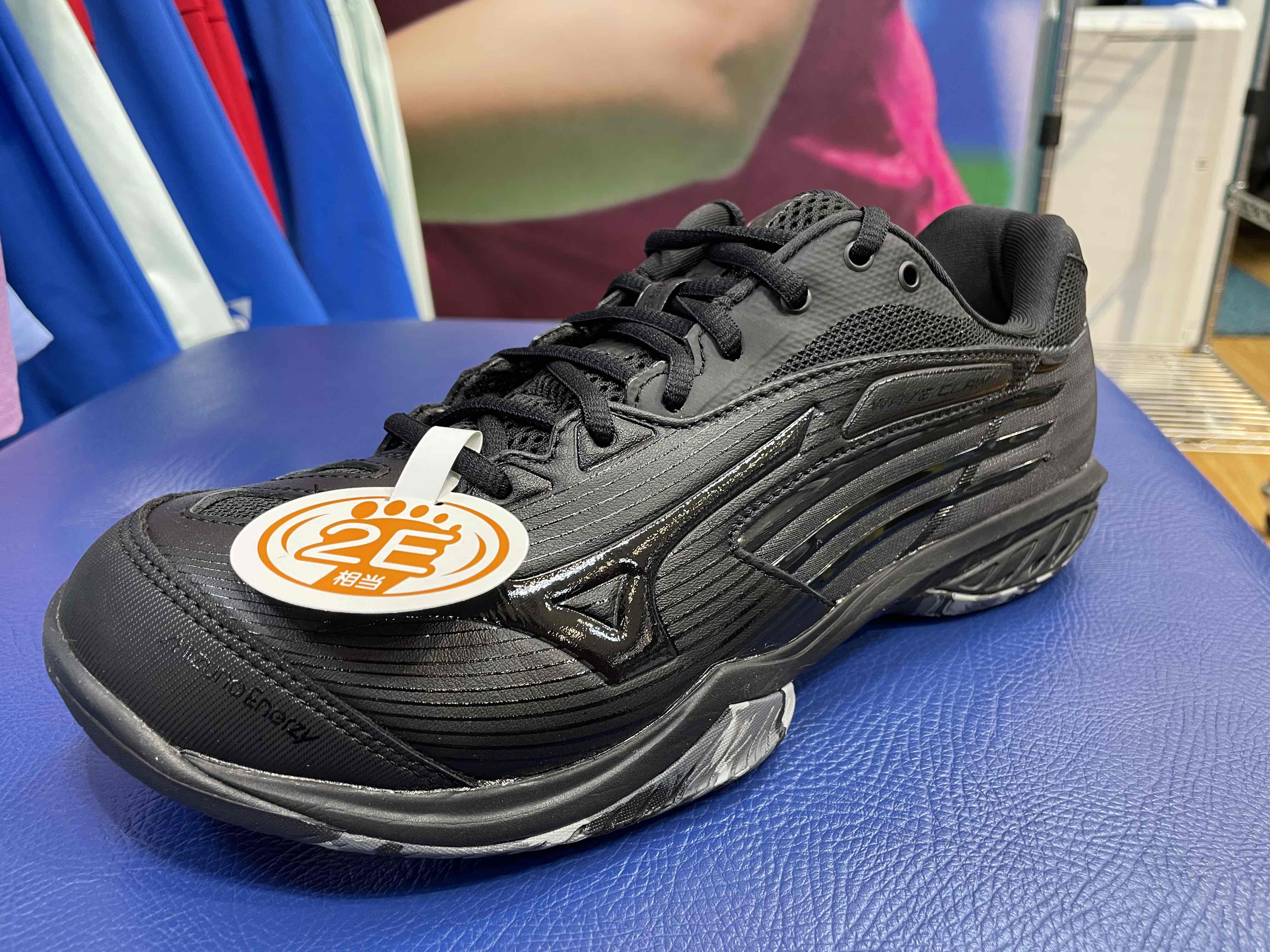 店舗ブログ新宿店限定！！！ミズノバドミントンシューズ「ウエーブ