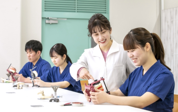 歯科技工士科のオープンキャンパス at 東海歯科医療専門学校｜セムイ学園