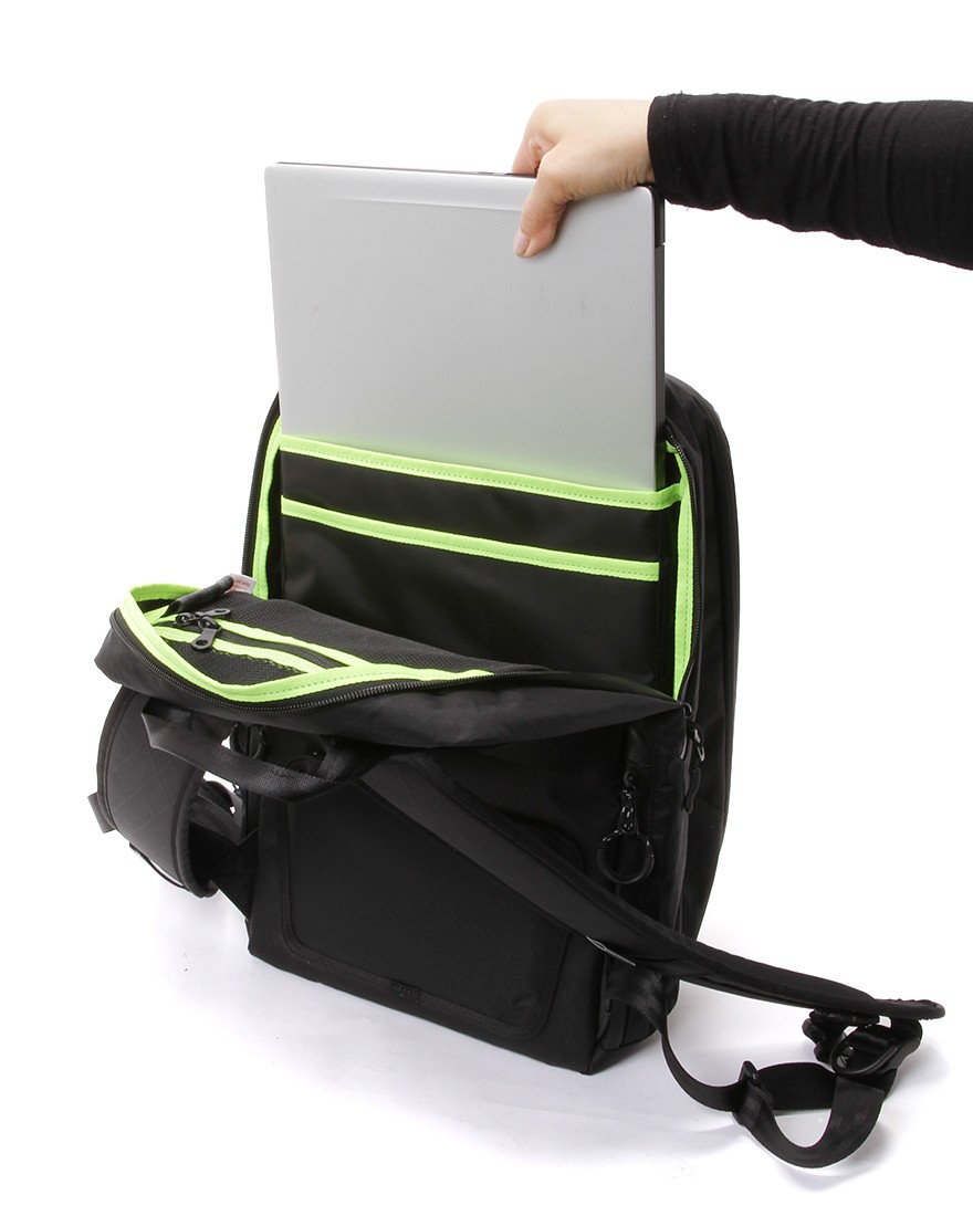 スクウェアトラベルデイパック【URBAN EXPLORER NARROW 17L X-pac