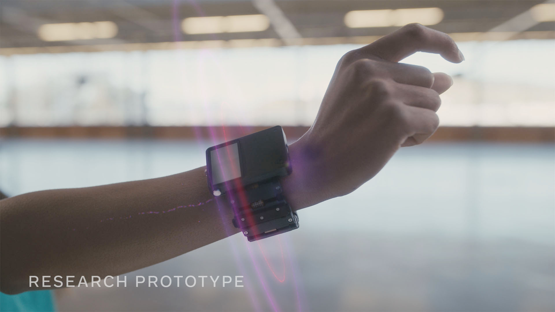 MIT Tech Review: フェイスブック、脳でARを操作できるリストバンドを開発