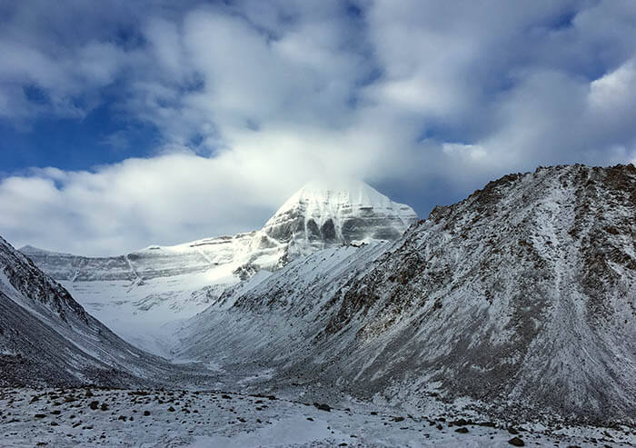 カイラス水晶とは|ブレスレット・原石・特徴などをご紹介 | セラピー