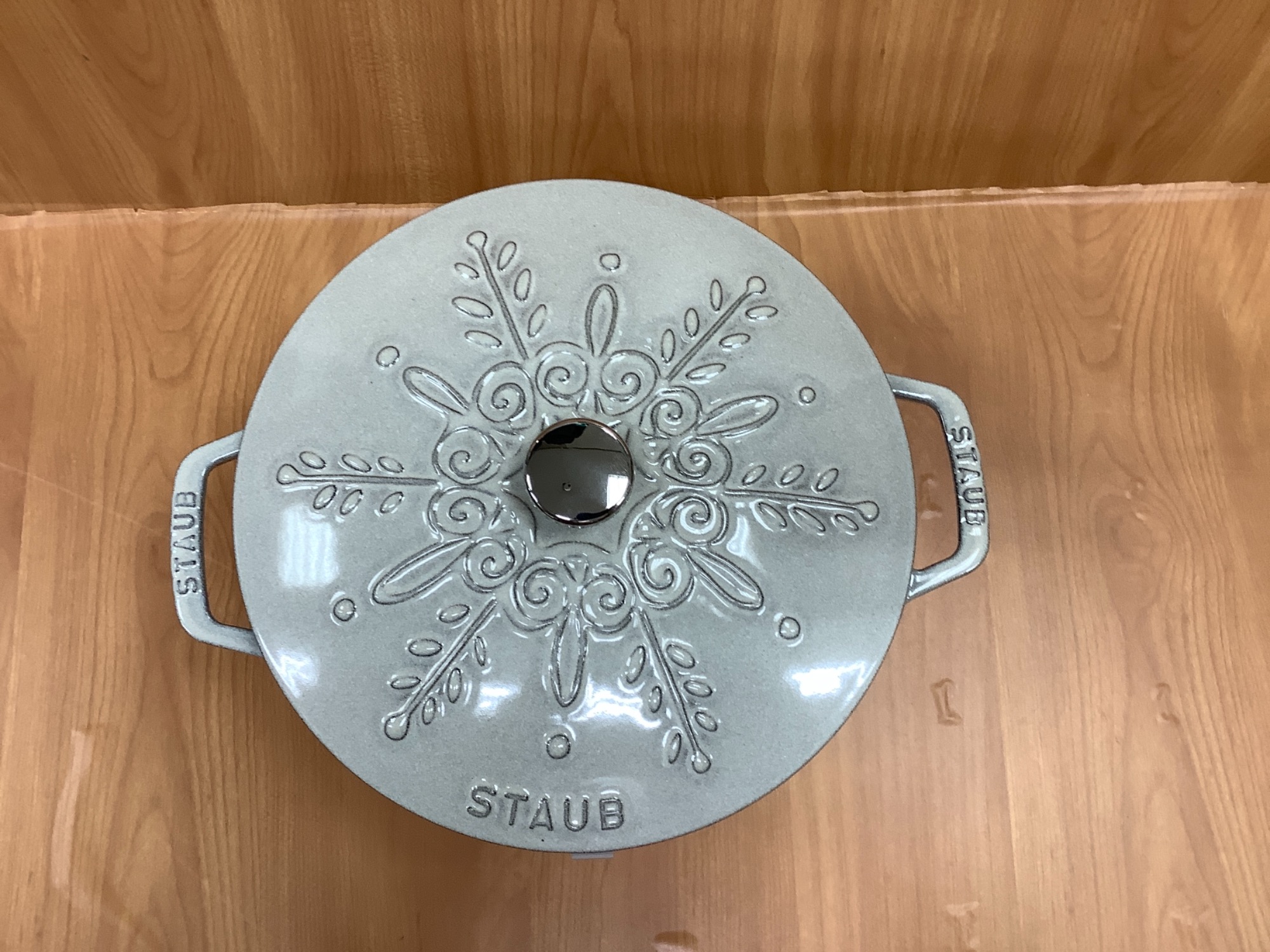 貴重な限定品！！】STAUB（ストウブ) のココット スノーフレークの