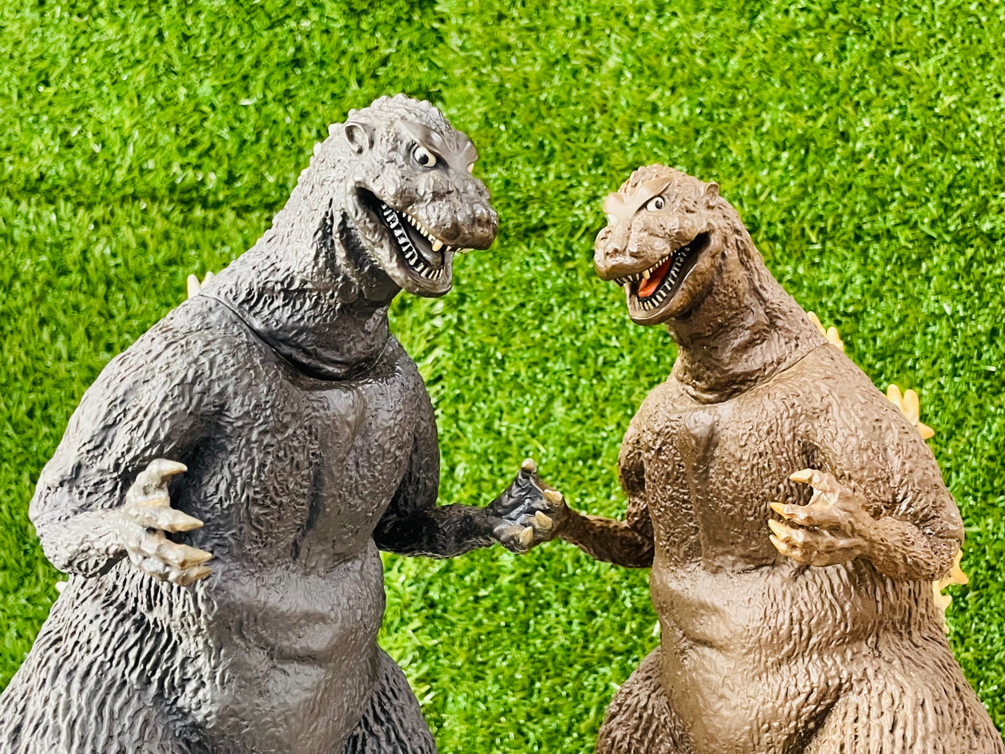 レトロホビー】ゴジラ襲来！初代ゴジラフィギュア2体同時入荷！｜2024