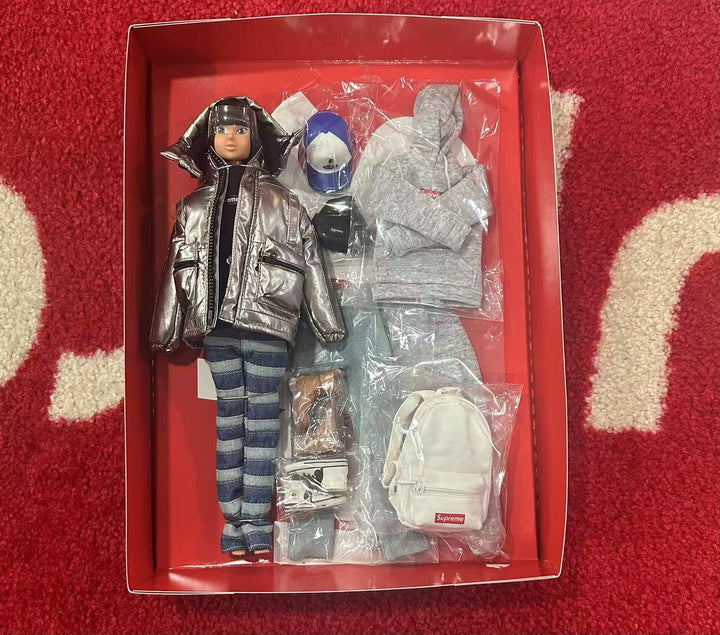 Supreme momoko DOLL FW22 – UniqueHype