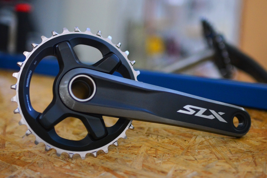 リアの多段化で、フロントギアをシングルに。SLX【FC-M7000