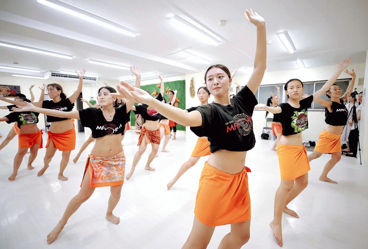 ミドルの放課後］タヒチアンダンスに高揚 : 読売新聞