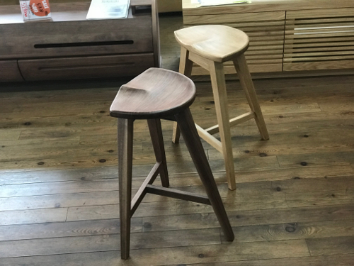 無垢材3本脚スツール | 福山商店-家具ギャラリーよろこび