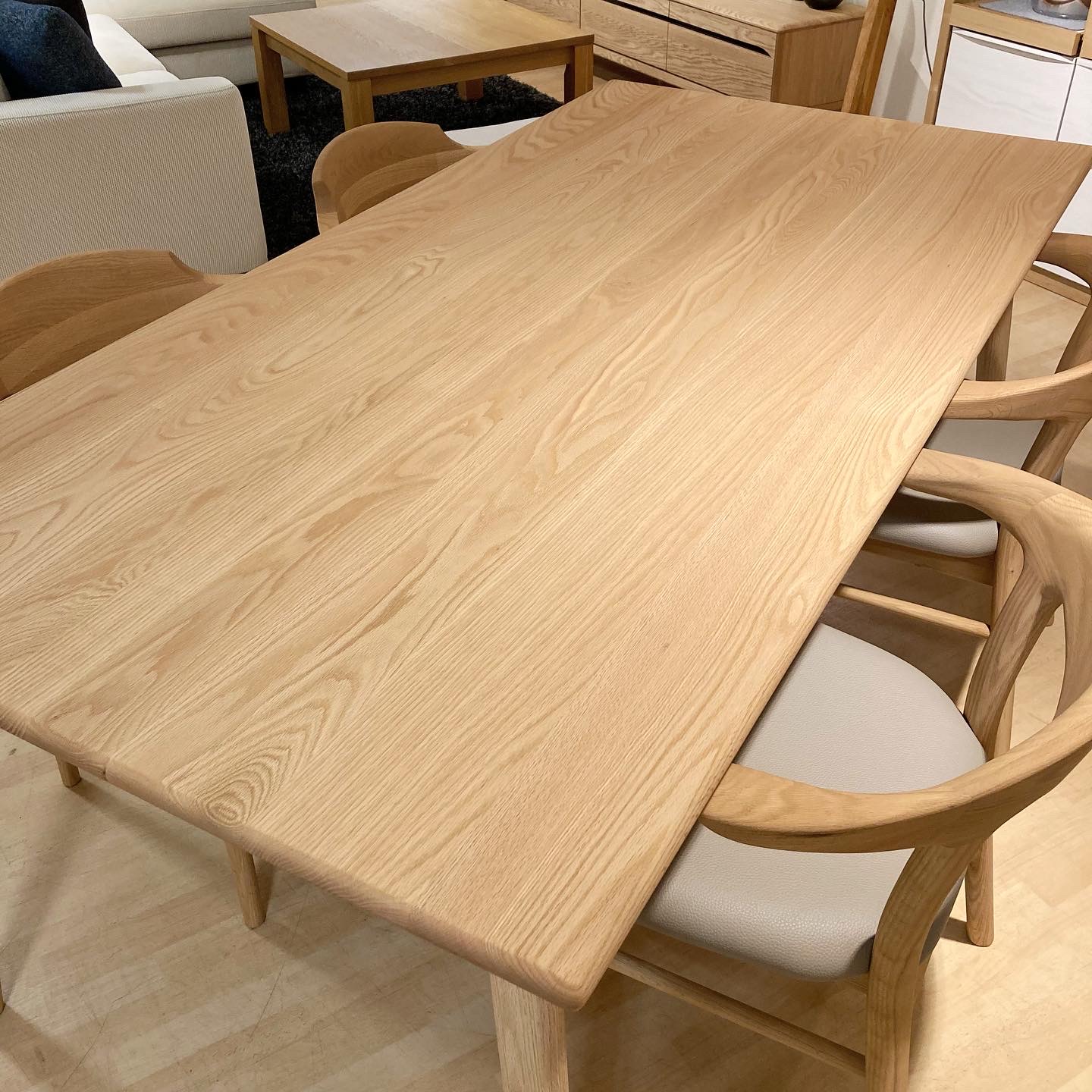 ダイニングテーブル AW – 商品カタログ