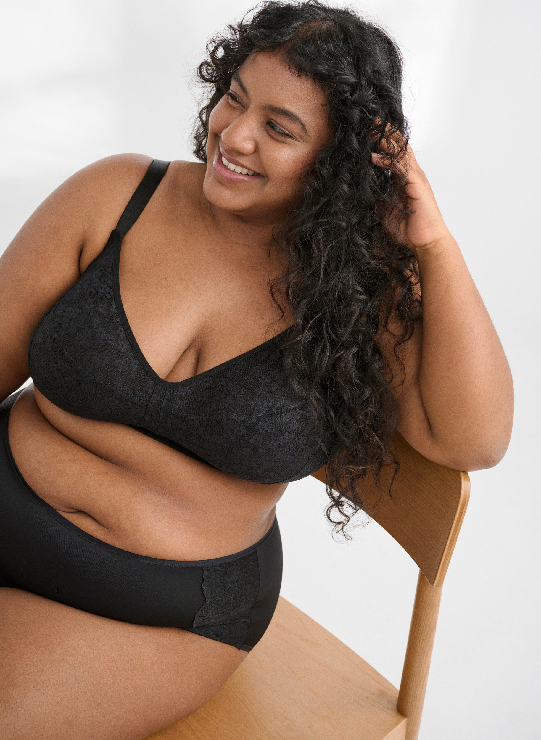 Wireless bra with lace - Black - Sz. 85E-115H - Zizzifashion