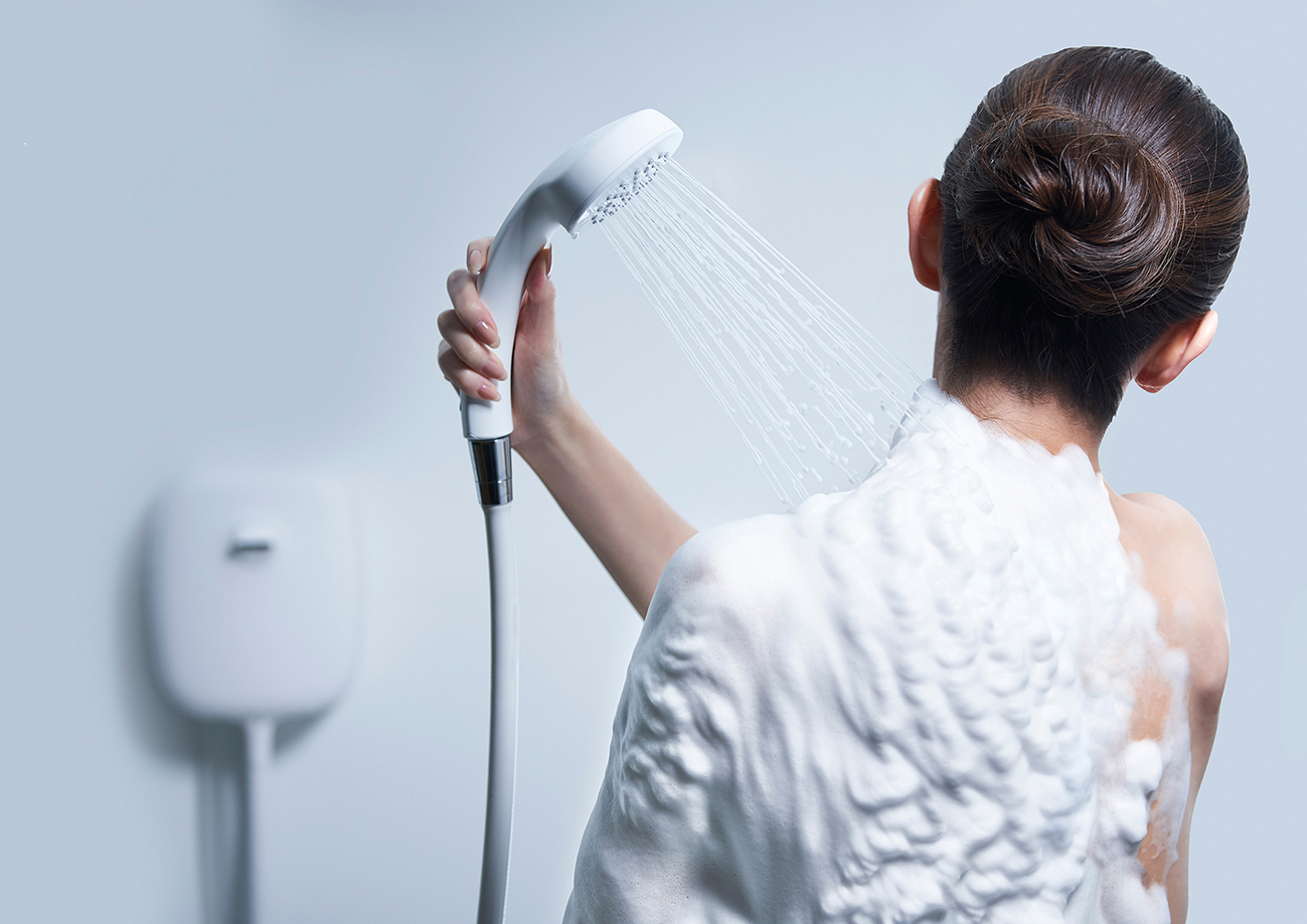 2019年度グッドデザイン賞】泡シャワー [KINUAMI(絹浴み)] | LIXIL