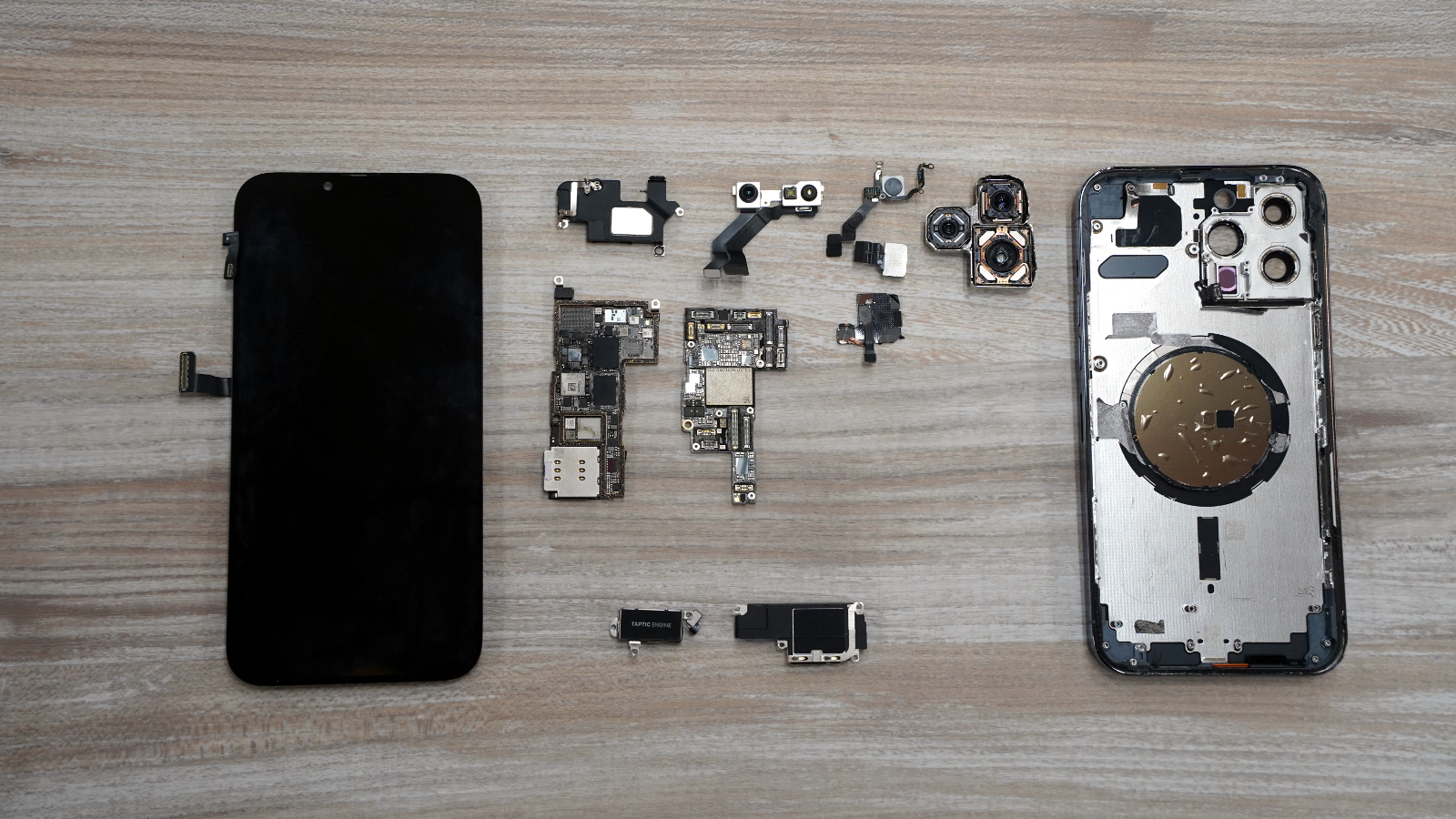 電池が巨大なiPhone 13 Pro Max、ノーマルとの序列がくっきり | 日経