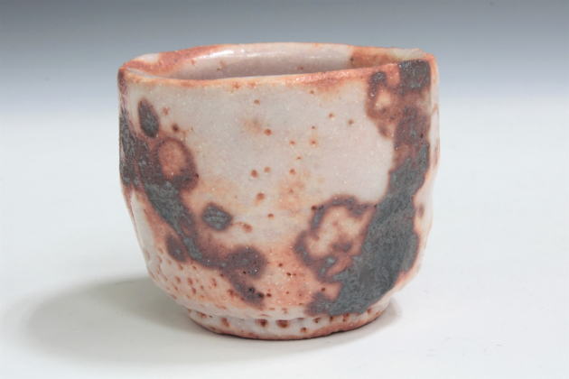 若尾利貞？ぐい呑み桃山手？U62-2M2411