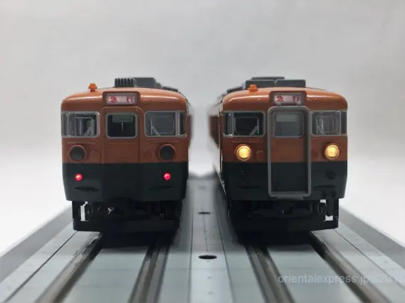 165系 急行「佐渡」が入線しました。KATO 10-1488 / 10-1489