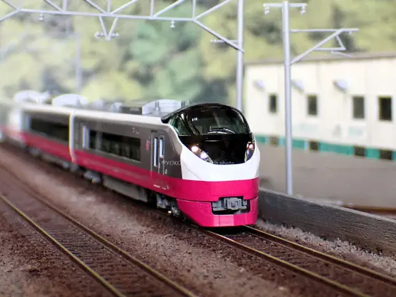 E657系＜E653系リバイバルカラー(紅)＞ 茨城DCラッピングが入線しま