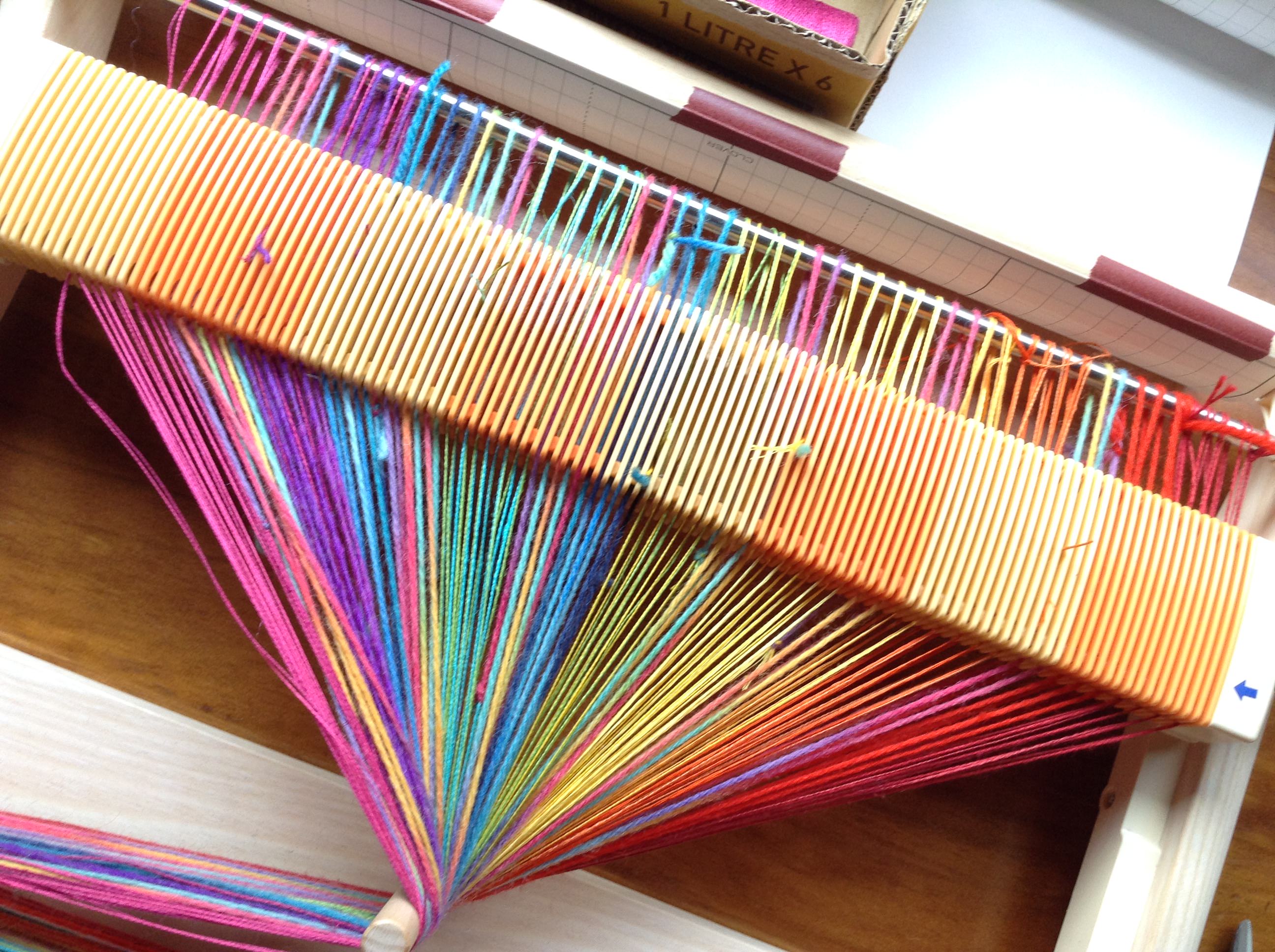 手織り機Clover（クロバー）咲きおり(40cm)30羽セットで整経, 虹色の