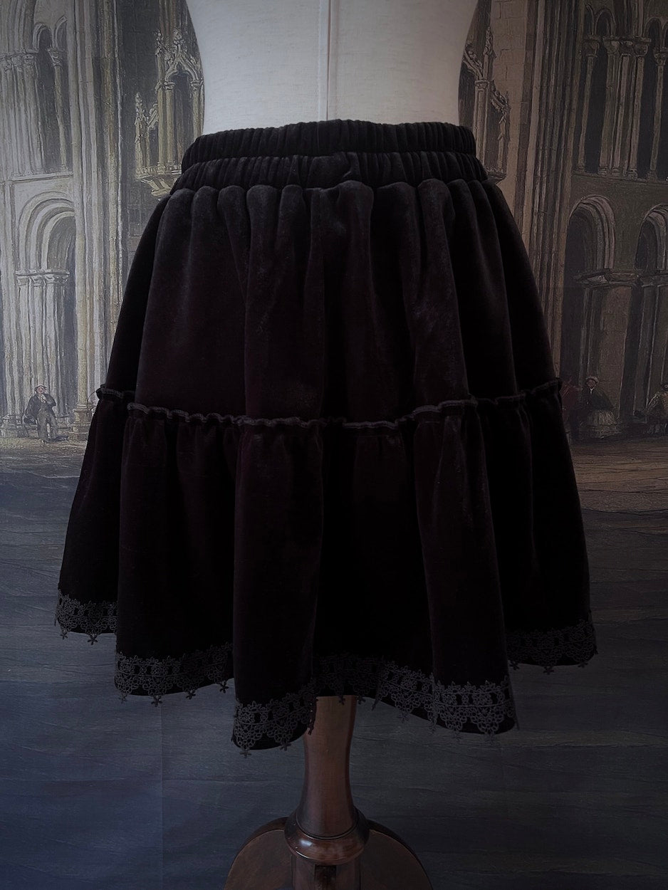 Historically Inspired Gothic Lace-Trimmed Velvet Mini Skirt – Yore