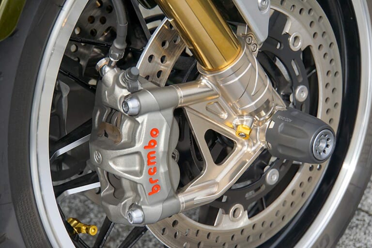 カワサキZ900RSの質感と走りのクオリティを高める「フロントフォーク