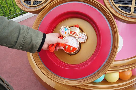 TDR30周年 東京ディズニーランド編】専用スポットにセットすると光る色