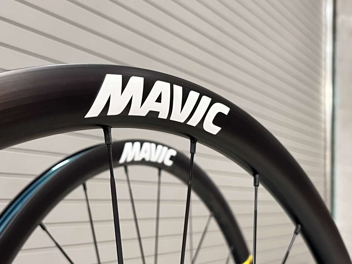 ホワイトロゴが激映え！？高性能アルミホイール『MAVIC KSYRIUM 30