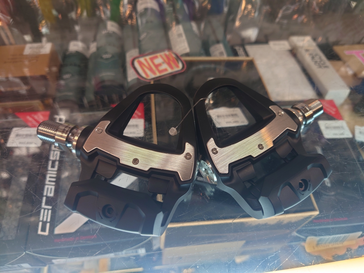 人気のペダル型パワーメーター再入荷！両足計測シマノクリート対応