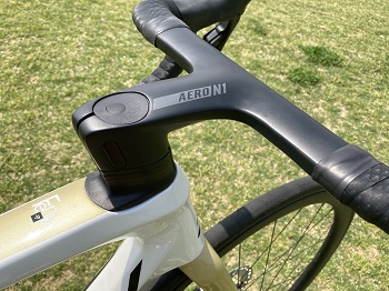 ハンドル周りスッキリ】ステム一体型ハンドルの純正サイコンマウントを