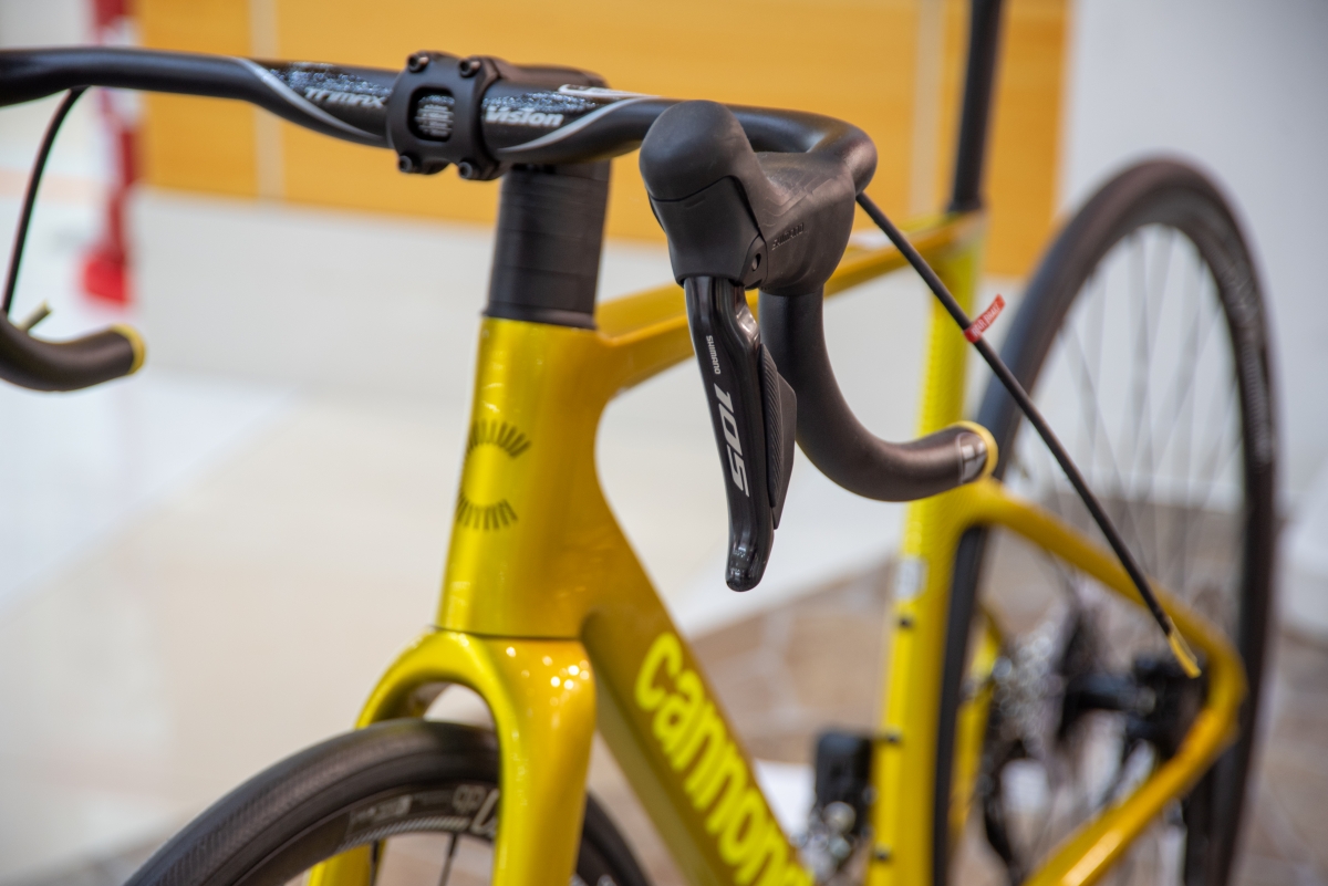 蛍光黄色バイク所有の私が絶賛する「色と走行性能を両立」したオール