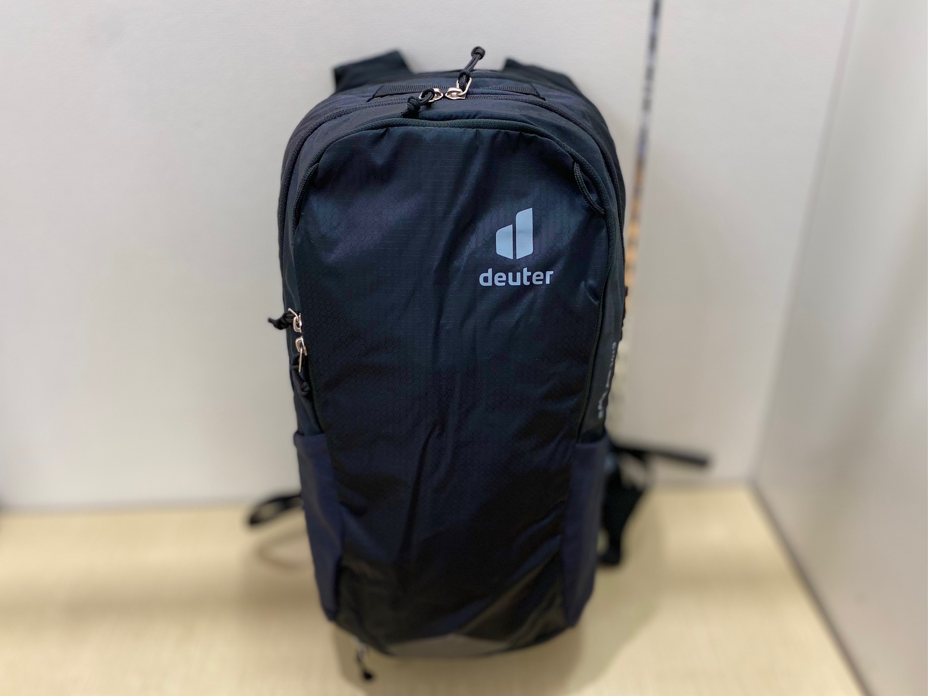 自転車用バックパックの定番deuter RACE AIR 14+3、絶賛入荷してます
