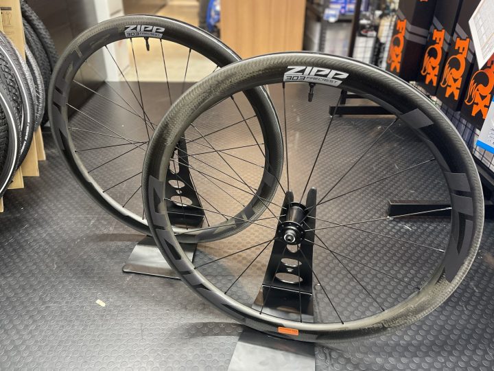 ZIPP 303S カーボンホイール 700C シマノフリー ZIPP 303S カーボン