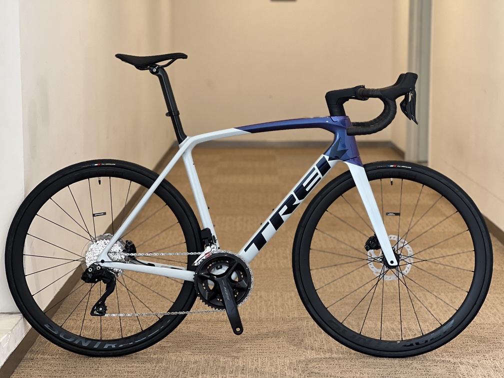 SALE】105 Di2にカーボンホイールも採用した人気モデル「TREK EMONDA