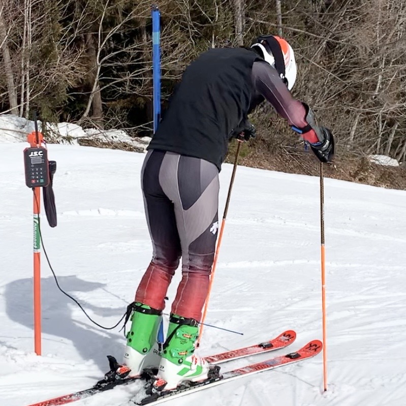 基礎からわかる】アルペンスキーで欲しいミドラーやハーパンについて