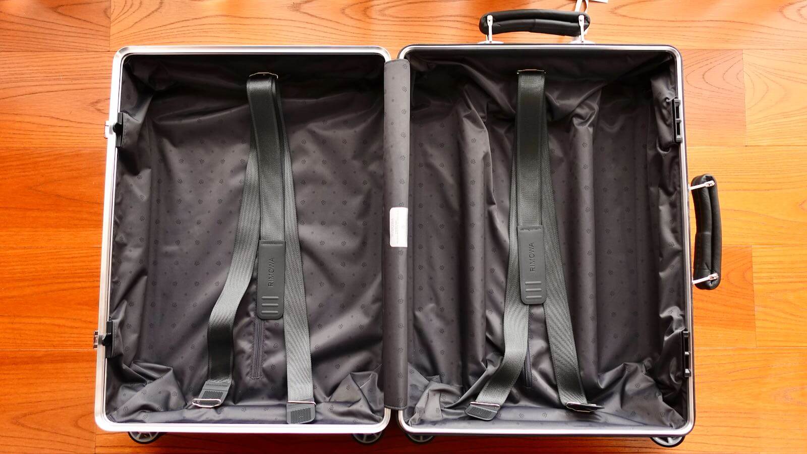 0228] 機内に持ち込めるスーツケース リモワ CLASSIC Cabin